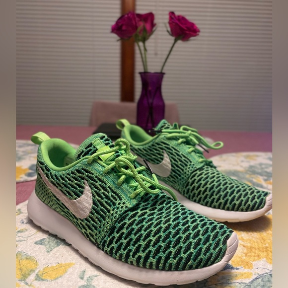 Women’s Nike - Running Shoes - Picture 3 of 6